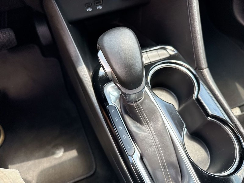 Buick Encore GX Vehicle Full-screen Gallery Image 19