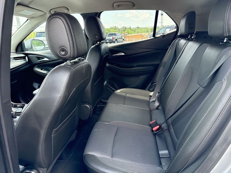 Buick Encore GX Vehicle Full-screen Gallery Image 20