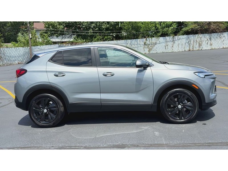 Buick Encore GX Vehicle Full-screen Gallery Image 09
