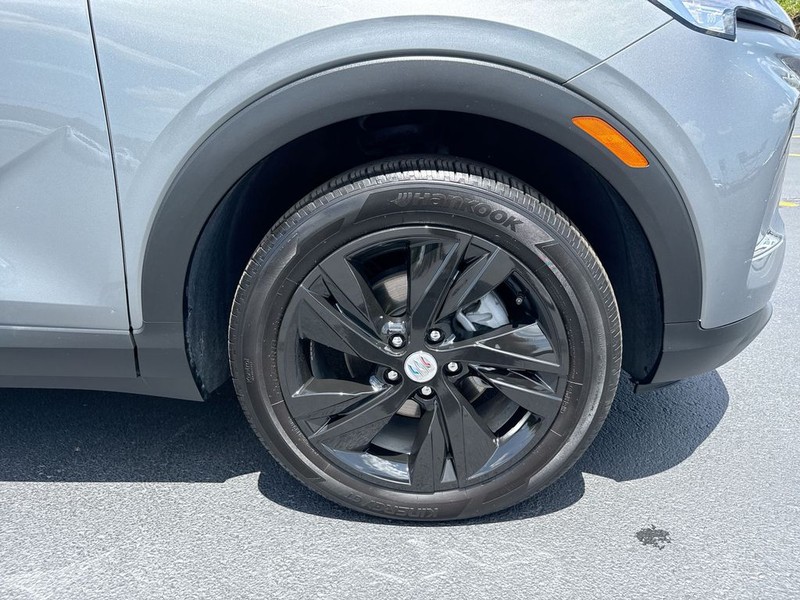 Buick Encore GX Vehicle Full-screen Gallery Image 10