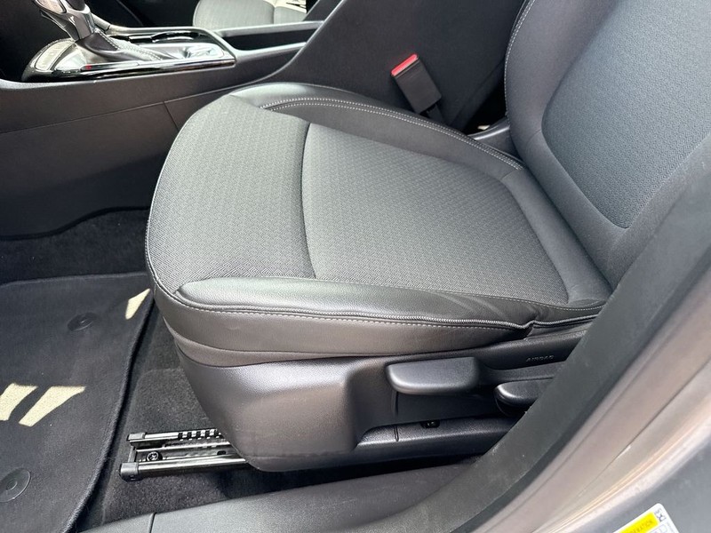 Buick Encore GX Vehicle Full-screen Gallery Image 11