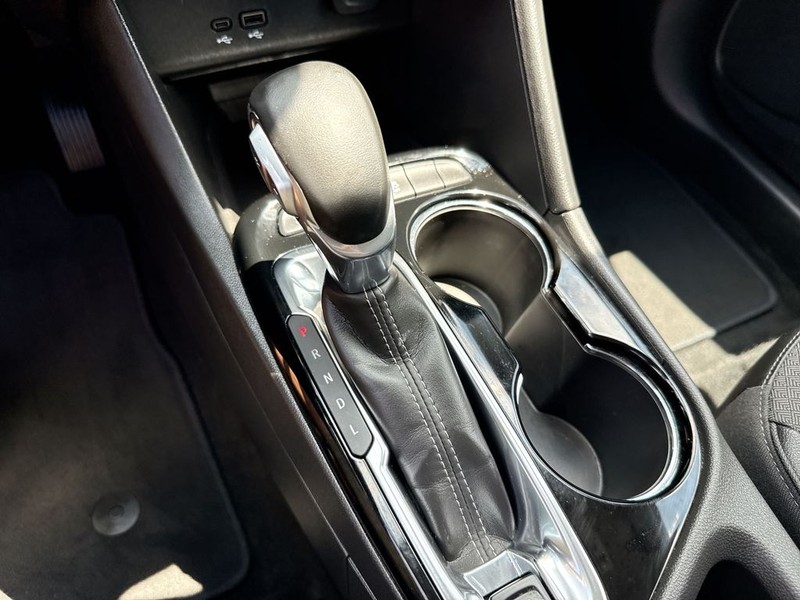 Buick Encore GX Vehicle Full-screen Gallery Image 19