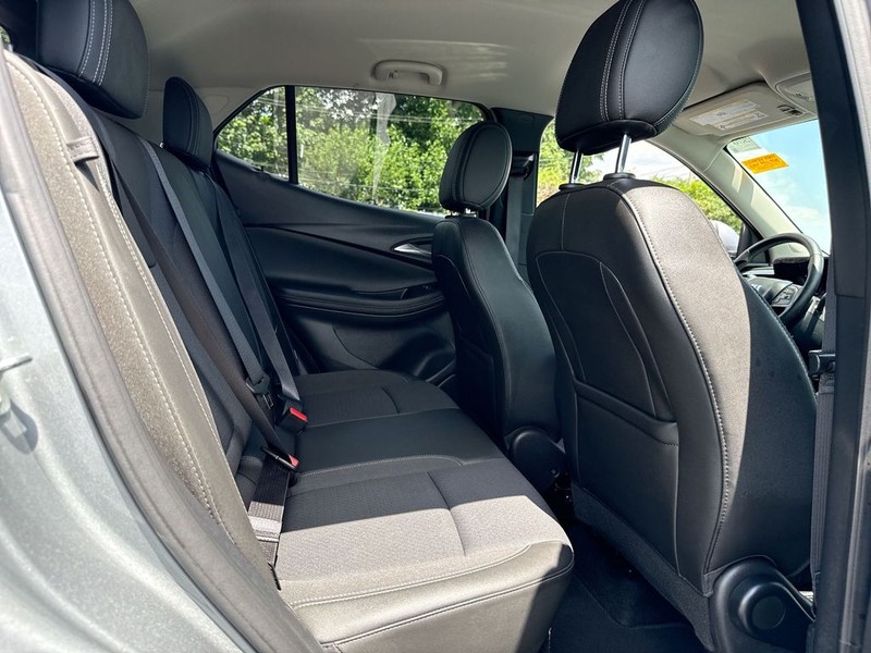 Buick Encore GX Vehicle Full-screen Gallery Image 22