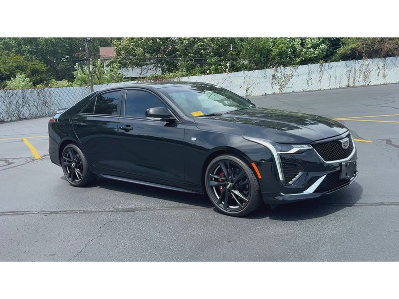 Cadillac CT4 Vehicle Full-screen Gallery Image 02