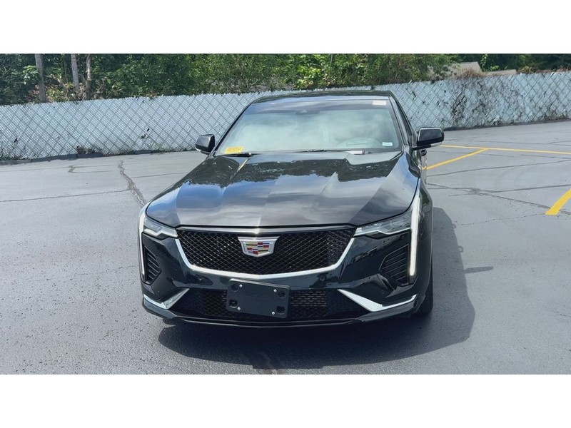 Cadillac CT4 Vehicle Full-screen Gallery Image 03
