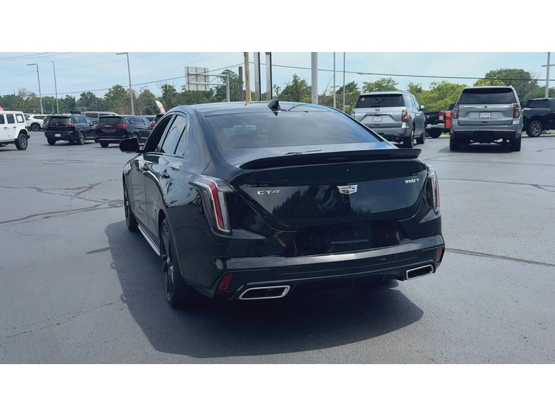 Cadillac CT4 Vehicle Full-screen Gallery Image 06