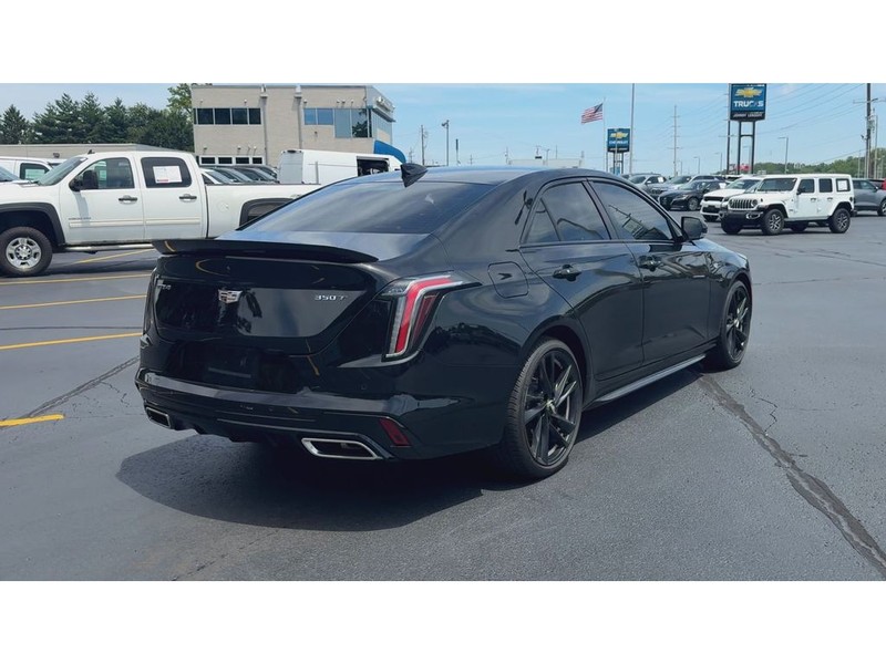 Cadillac CT4 Vehicle Full-screen Gallery Image 07