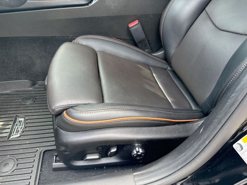 Cadillac CT4 Vehicle Full-screen Gallery Image 11