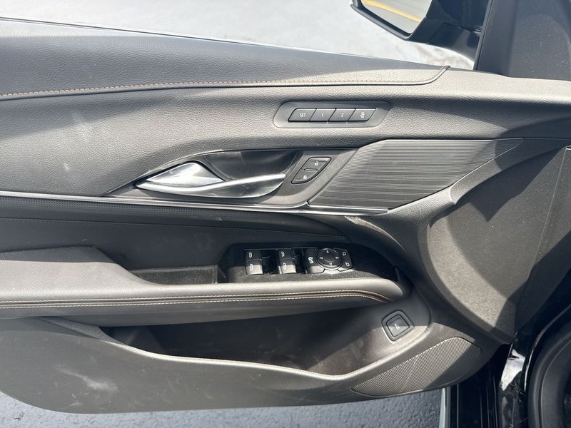 Cadillac CT4 Vehicle Full-screen Gallery Image 13