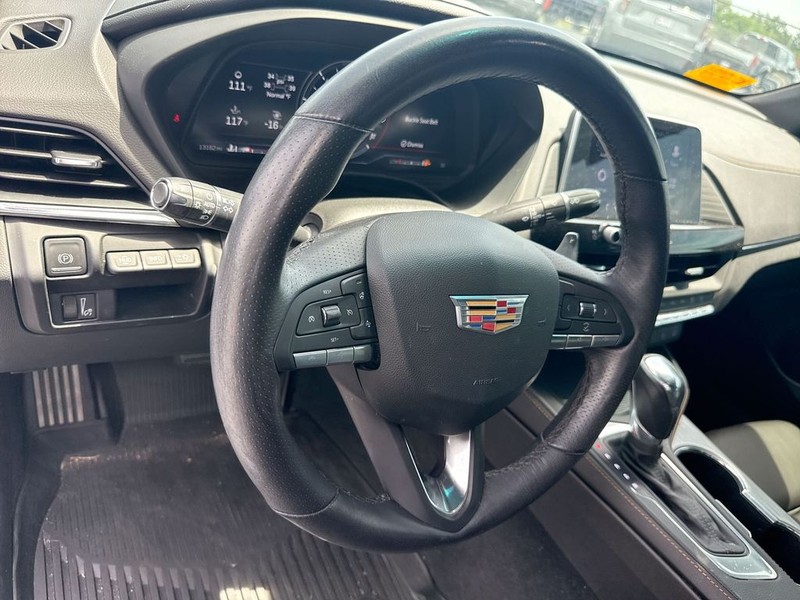Cadillac CT4 Vehicle Full-screen Gallery Image 14