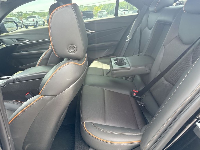 Cadillac CT4 Vehicle Full-screen Gallery Image 20