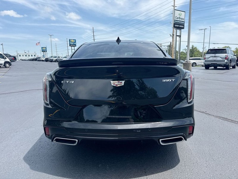 Cadillac CT4 Vehicle Full-screen Gallery Image 21