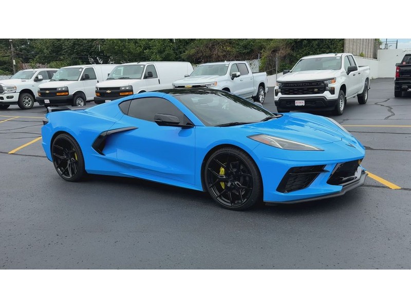 Chevrolet Corvette Vehicle Full-screen Gallery Image 03