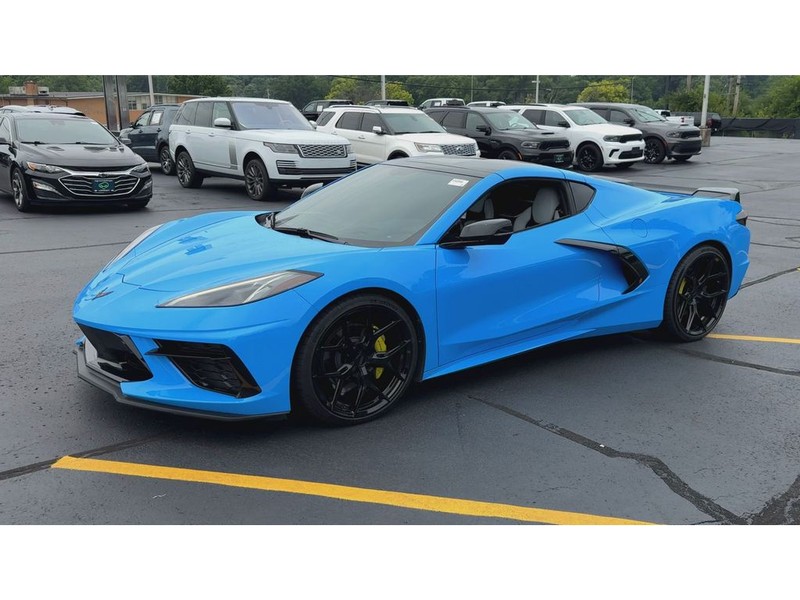Chevrolet Corvette Vehicle Full-screen Gallery Image 05