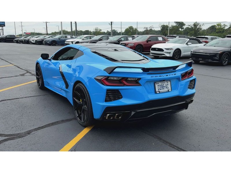 Chevrolet Corvette Vehicle Full-screen Gallery Image 07