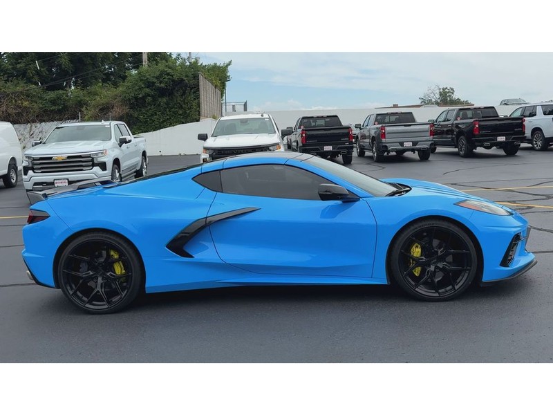 Chevrolet Corvette Vehicle Full-screen Gallery Image 10