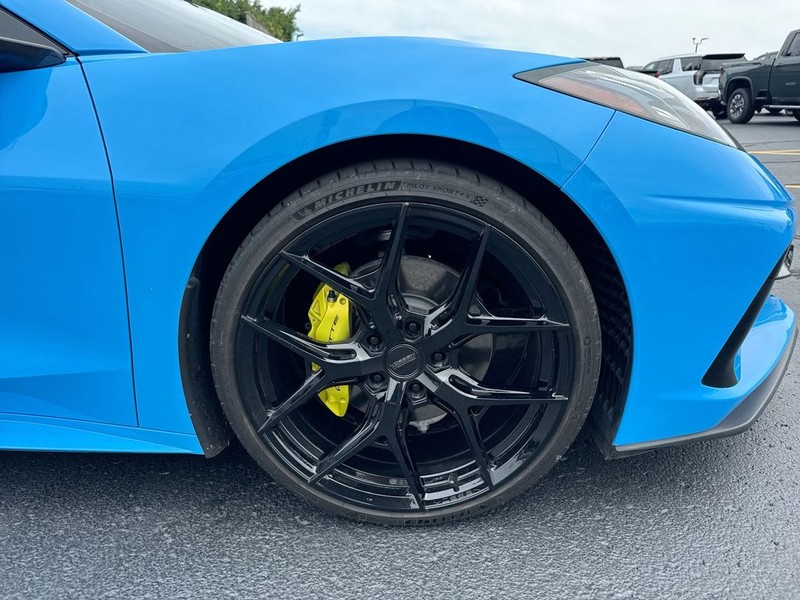 Chevrolet Corvette Vehicle Full-screen Gallery Image 11