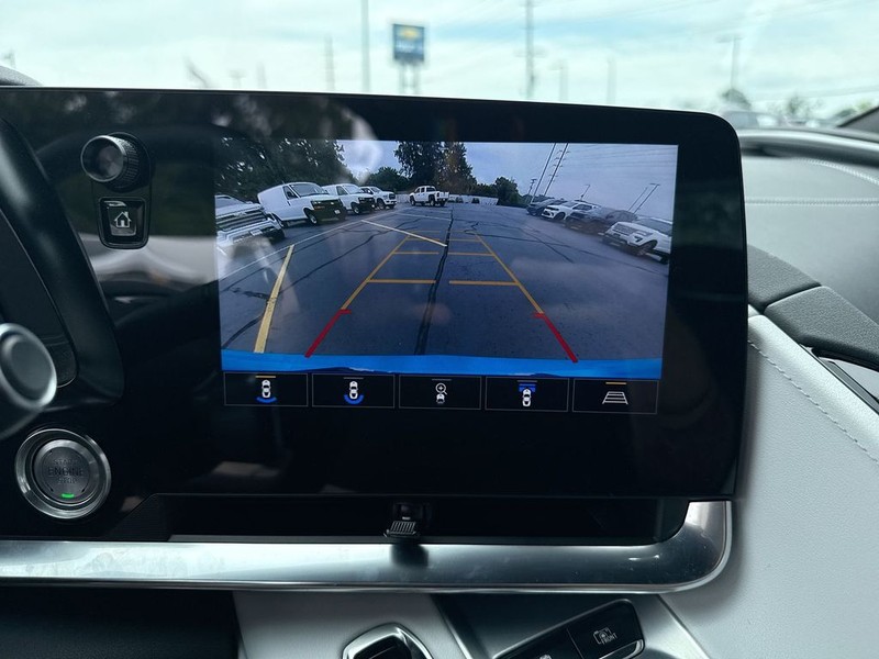 Chevrolet Corvette Vehicle Full-screen Gallery Image 18