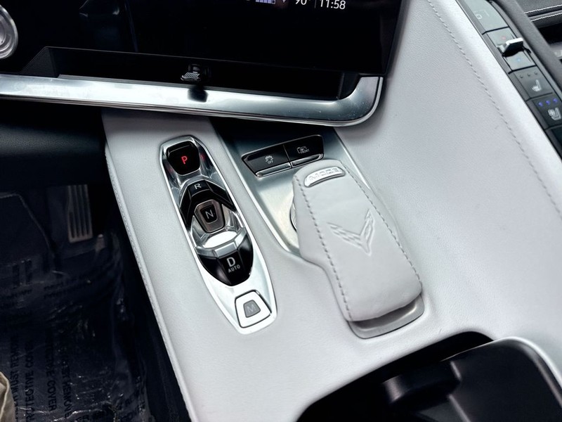 Chevrolet Corvette Vehicle Full-screen Gallery Image 19
