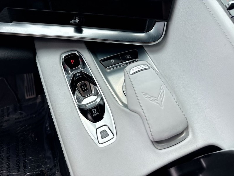 Chevrolet Corvette Vehicle Full-screen Gallery Image 20