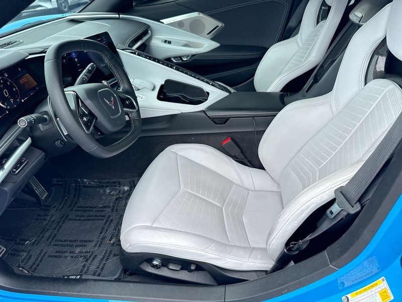 Chevrolet Corvette Vehicle Full-screen Gallery Image 22