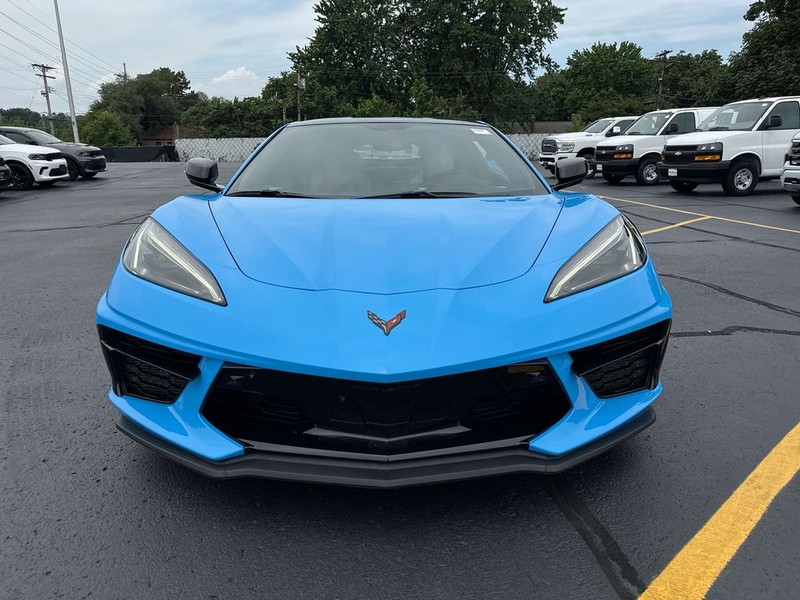 Chevrolet Corvette Vehicle Full-screen Gallery Image 23