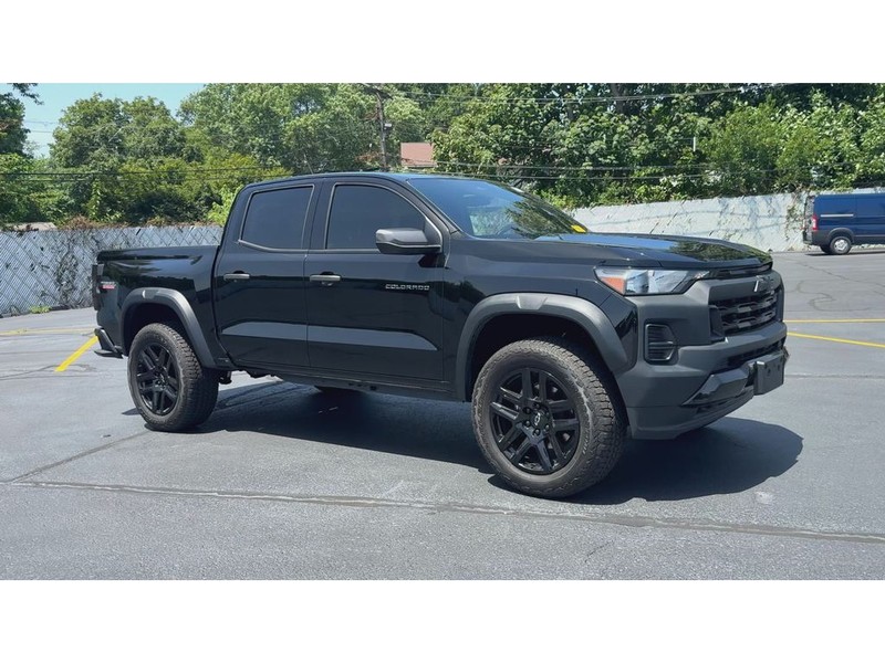 Chevrolet Colorado Vehicle Full-screen Gallery Image 02
