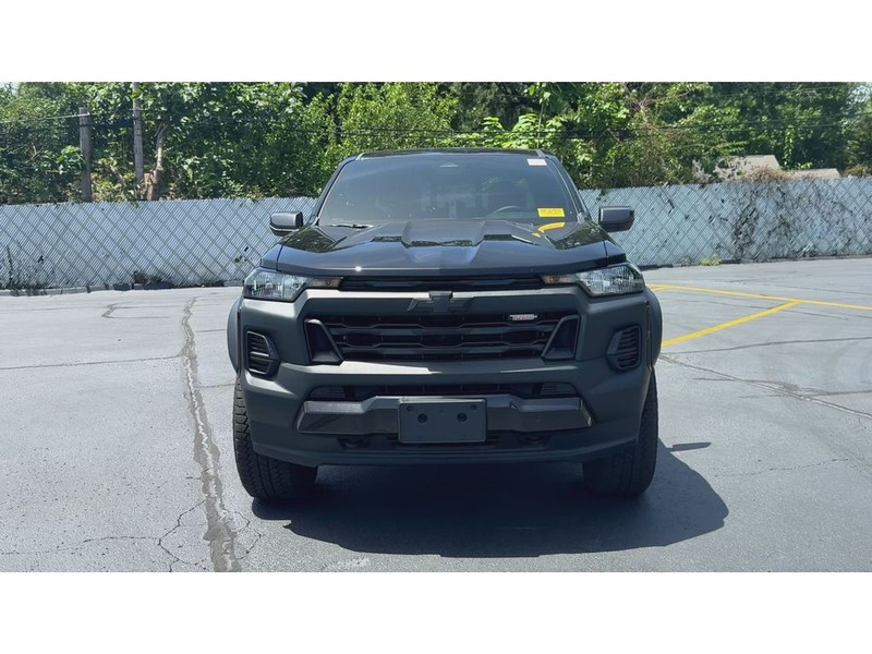 Chevrolet Colorado Vehicle Full-screen Gallery Image 03