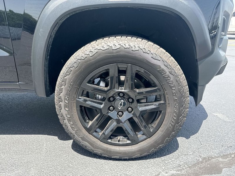 Chevrolet Colorado Vehicle Full-screen Gallery Image 10