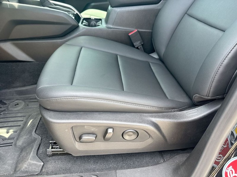 Chevrolet Colorado Vehicle Full-screen Gallery Image 11