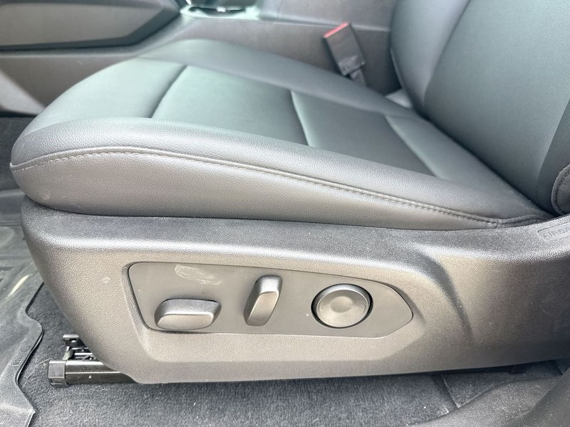 Chevrolet Colorado Vehicle Full-screen Gallery Image 12