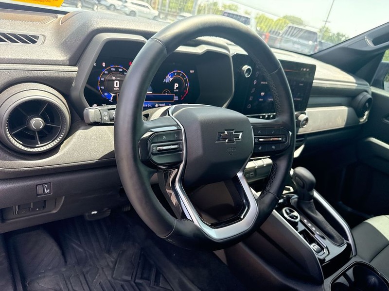 Chevrolet Colorado Vehicle Full-screen Gallery Image 14