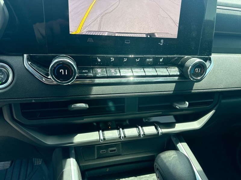 Chevrolet Colorado Vehicle Full-screen Gallery Image 18