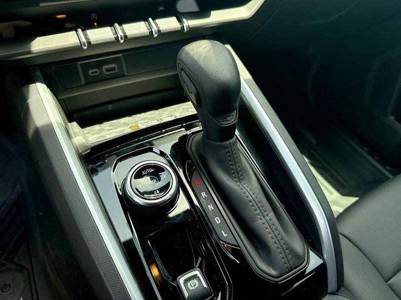 Chevrolet Colorado Vehicle Full-screen Gallery Image 19