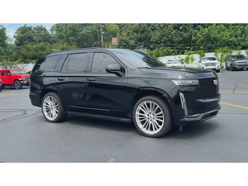 Cadillac Escalade Vehicle Full-screen Gallery Image 02