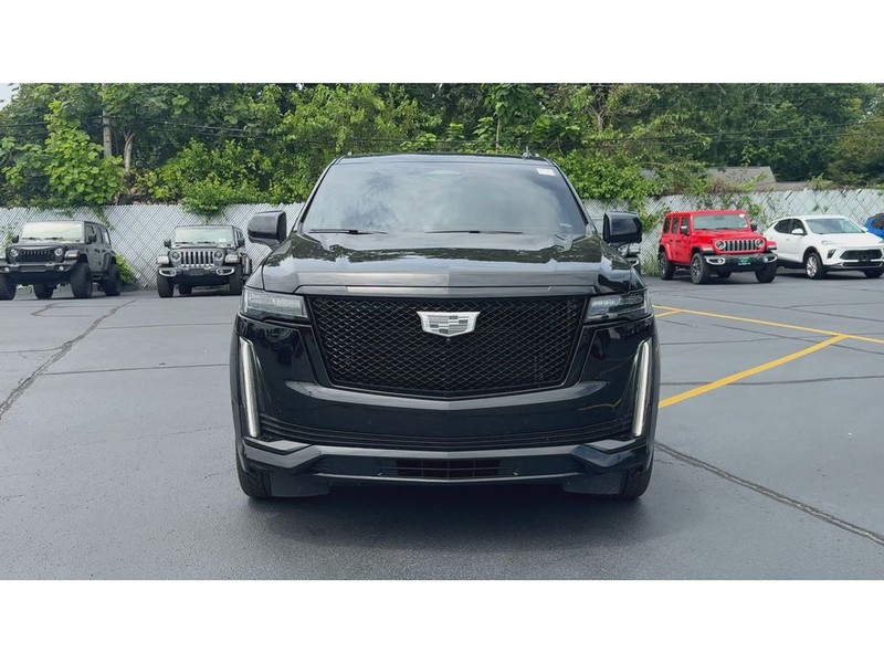 Cadillac Escalade Vehicle Full-screen Gallery Image 03