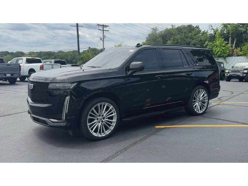 Cadillac Escalade Vehicle Full-screen Gallery Image 04