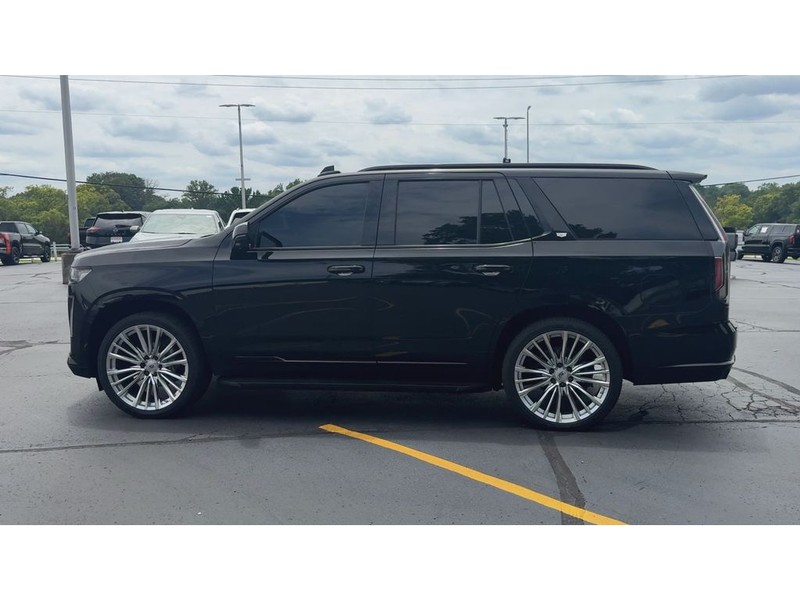 Cadillac Escalade Vehicle Full-screen Gallery Image 05