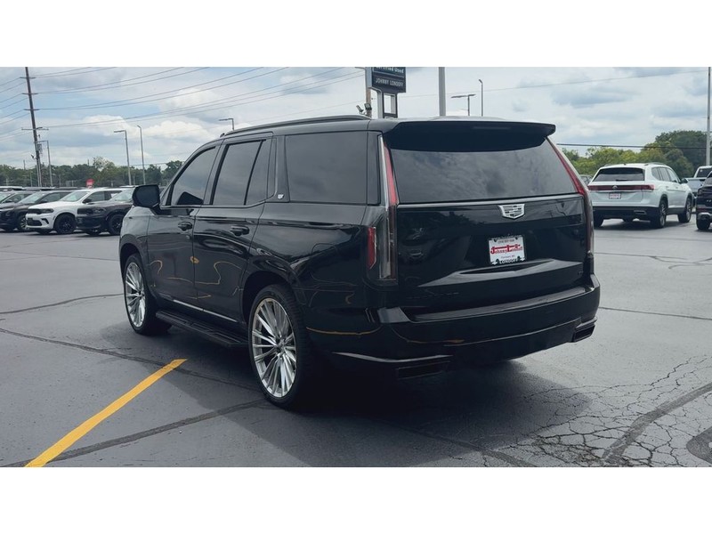 Cadillac Escalade Vehicle Full-screen Gallery Image 06