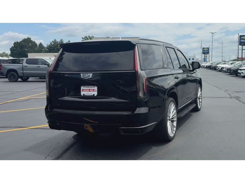 Cadillac Escalade Vehicle Full-screen Gallery Image 07