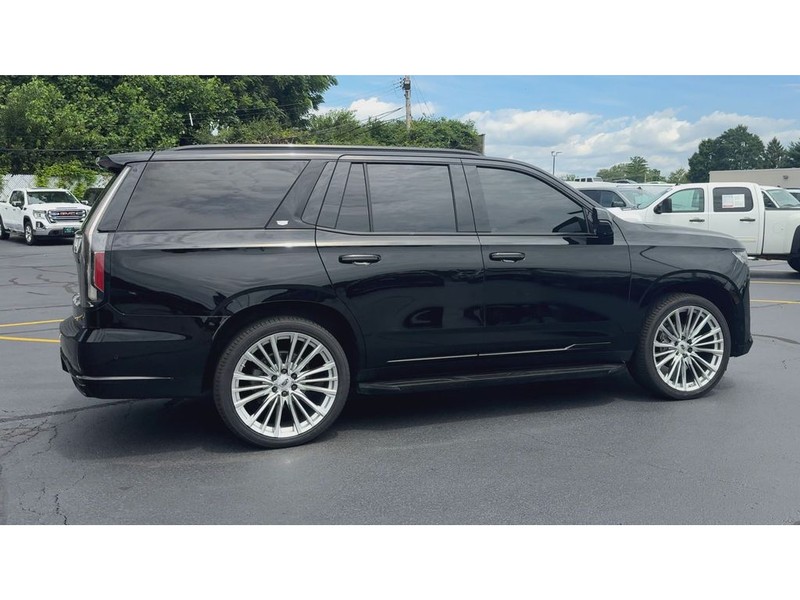 Cadillac Escalade Vehicle Full-screen Gallery Image 08