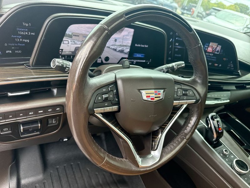 Cadillac Escalade Vehicle Full-screen Gallery Image 14