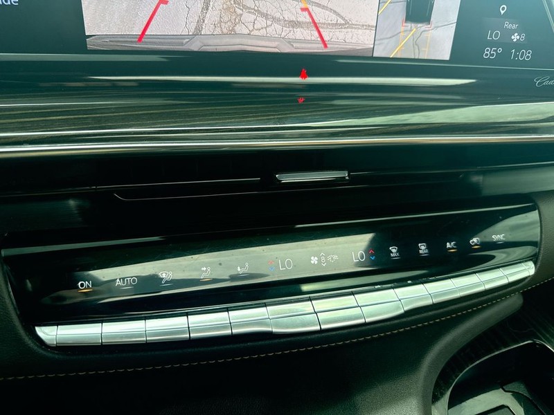 Cadillac Escalade Vehicle Full-screen Gallery Image 18