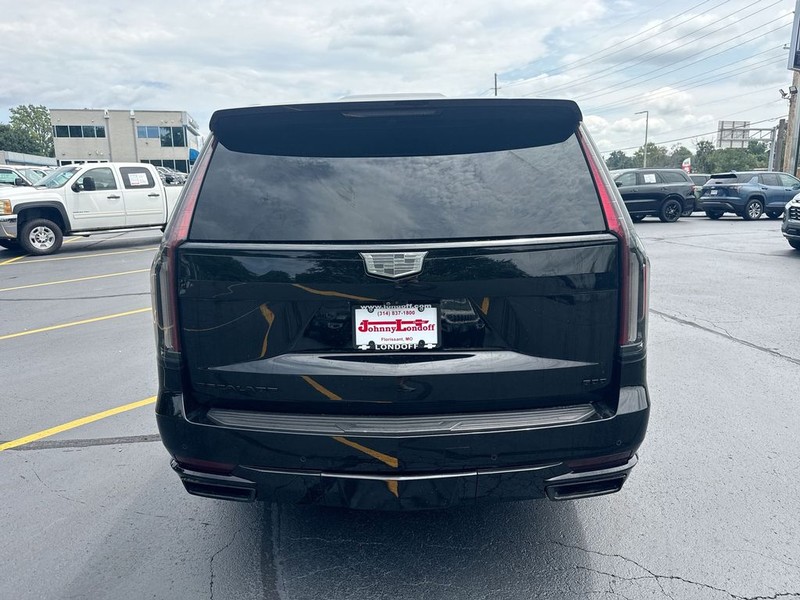 Cadillac Escalade Vehicle Full-screen Gallery Image 22