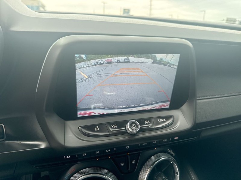 Chevrolet Camaro Vehicle Full-screen Gallery Image 18