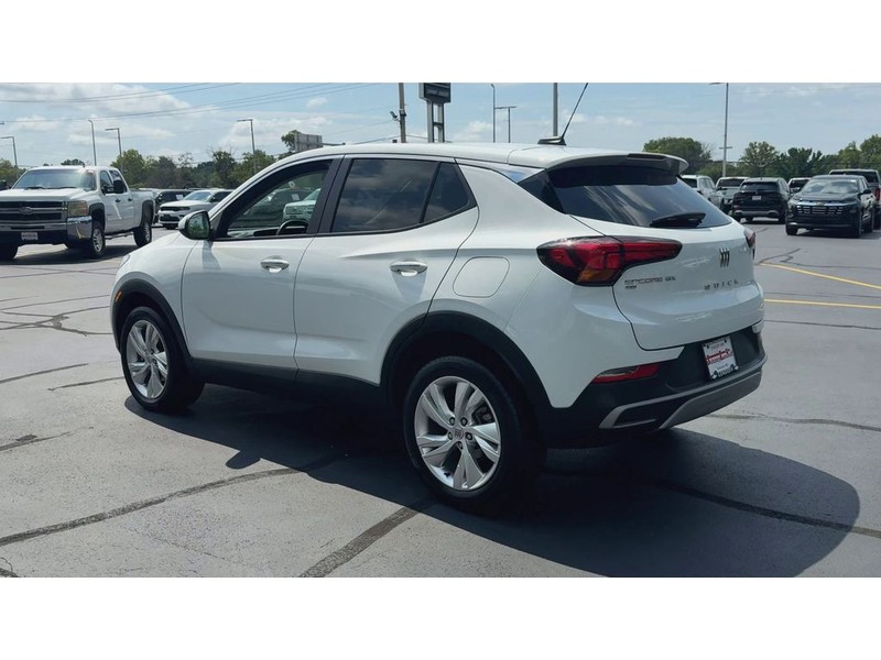 Buick Encore GX Vehicle Full-screen Gallery Image 06