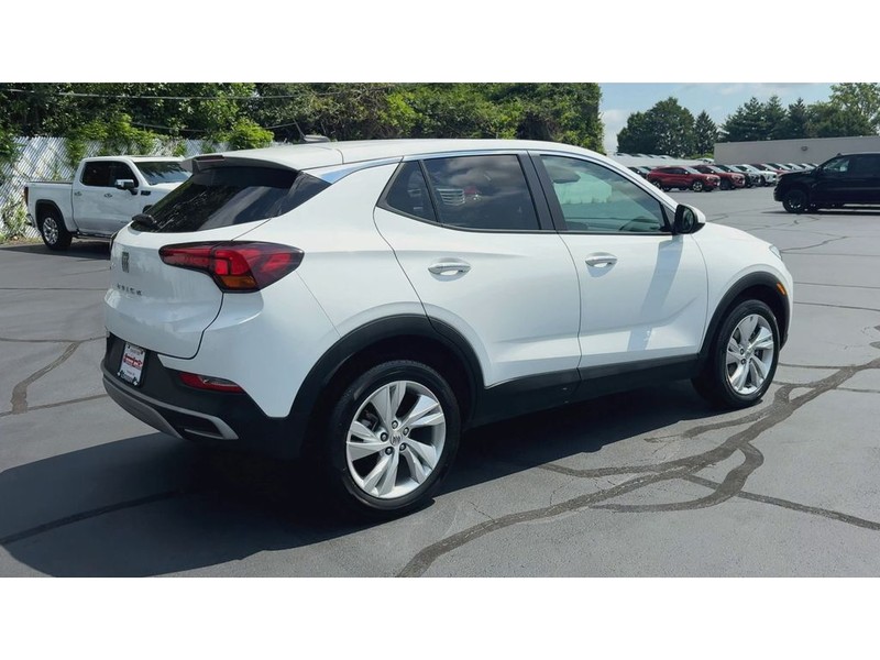 Buick Encore GX Vehicle Full-screen Gallery Image 08