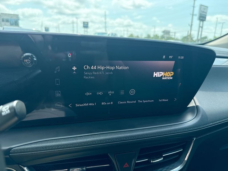 Buick Encore GX Vehicle Full-screen Gallery Image 16