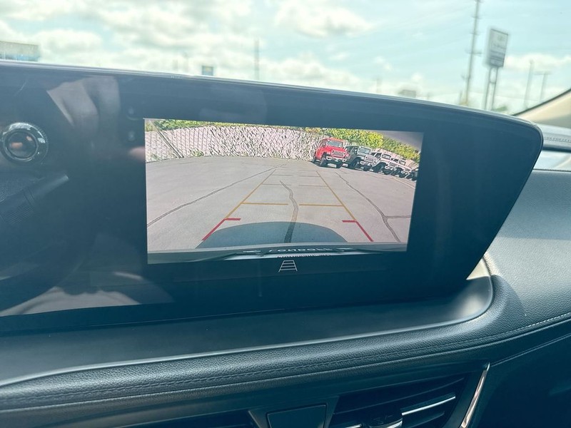 Buick Encore GX Vehicle Full-screen Gallery Image 17