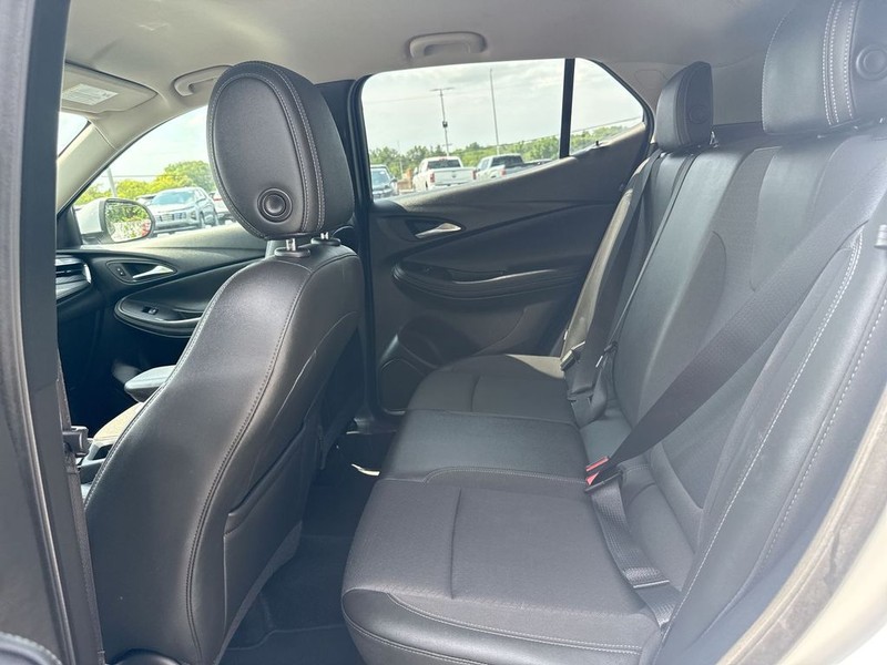 Buick Encore GX Vehicle Full-screen Gallery Image 19